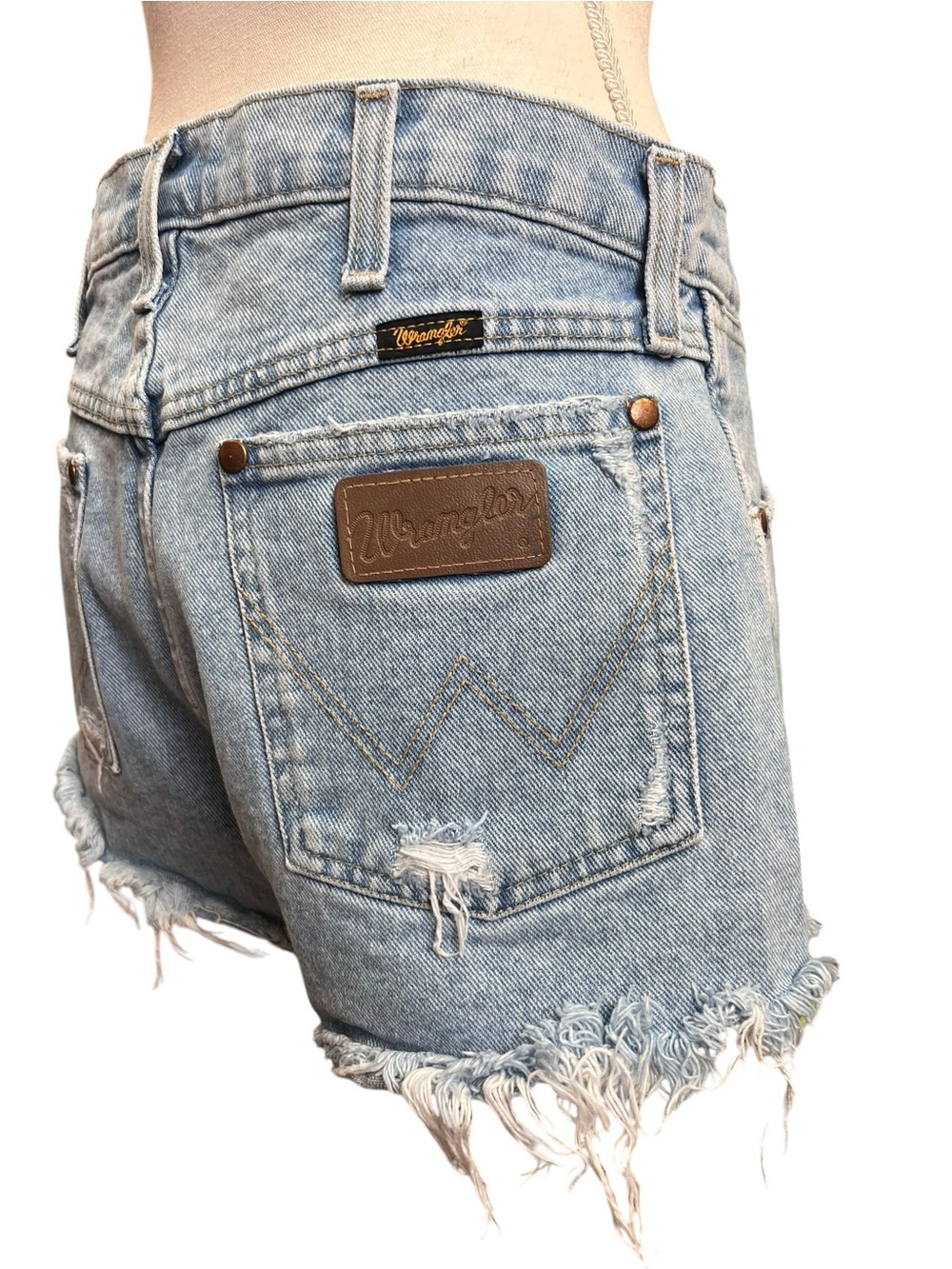 Wrangler Reworked Distressed Cutoff Denim Shorts Light Wash High Rise Size 30 - Picture 5 of 9